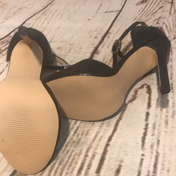 Heels - Picture 6 of 6